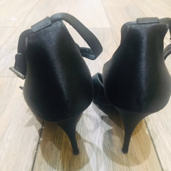 ⭐️SALE⭐️Authentic Givenchy Black Satin Crystal Buckle Open Toe T-Strap Sandals - Picture 3 of 7